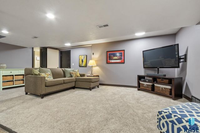 2412 S 5th Ave Avenue, Sioux Falls, SD 57105