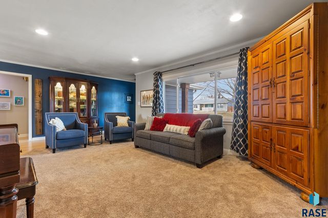 2412 S 5th Ave Avenue, Sioux Falls, SD 57105