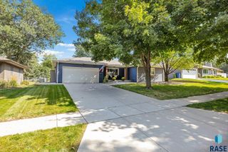 2412 S 5th Ave Avenue, Sioux Falls, SD 57105
