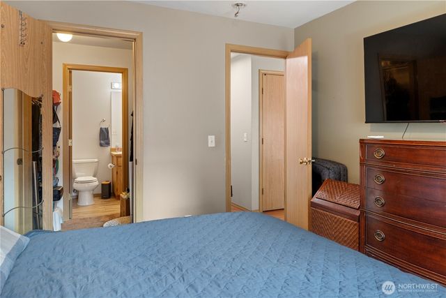 6352 24th Avenue SW, Seattle, WA 98106