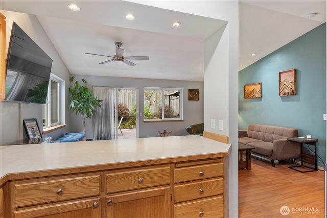 6352 24th Avenue SW, Seattle, WA 98106