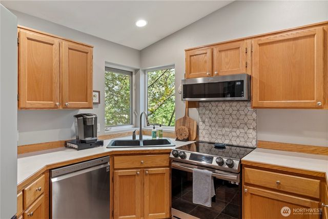 6352 24th Avenue SW, Seattle, WA 98106