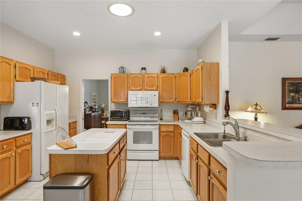 Image 15 of property listing at 5410 RUSTIC PINE COURT, Orlando, FL 32819