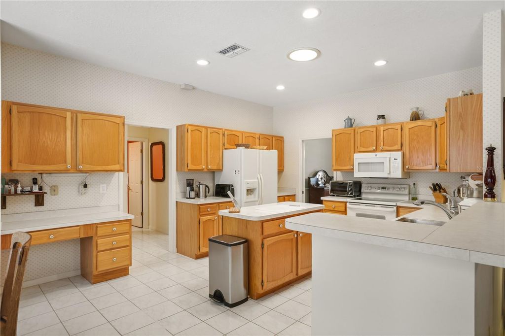 Image 19 of property listing at 5410 RUSTIC PINE COURT, Orlando, FL 32819