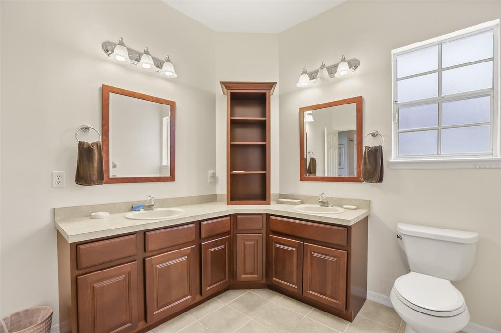 Image 32 of property listing at 5410 RUSTIC PINE COURT, Orlando, FL 32819