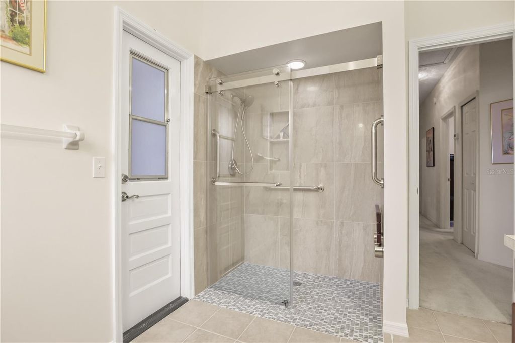 Image 33 of property listing at 5410 RUSTIC PINE COURT, Orlando, FL 32819