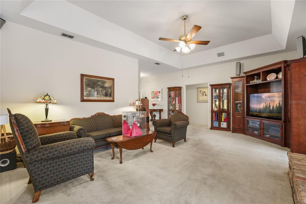 Image 6 of property listing at 5410 RUSTIC PINE COURT, Orlando, FL 32819