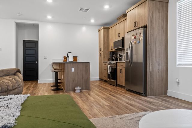 10970 N Honeysuckle Drive, Fresno, CA 93730
