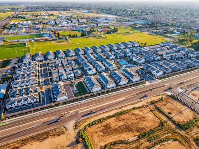 10970 N Honeysuckle Drive, Fresno, CA 93730