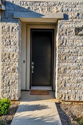 10970 N Honeysuckle Drive, Fresno, CA 93730
