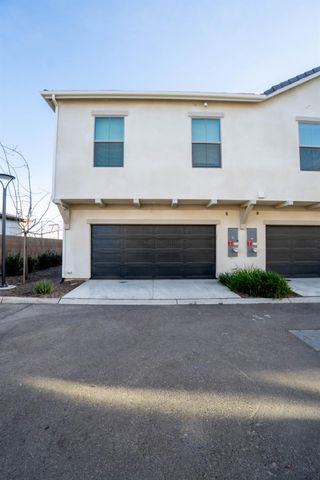 10970 N Honeysuckle Drive, Fresno, CA 93730