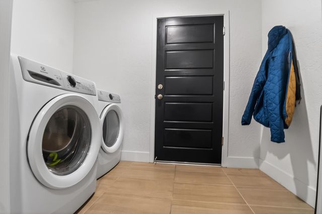 10970 N Honeysuckle Drive, Fresno, CA 93730