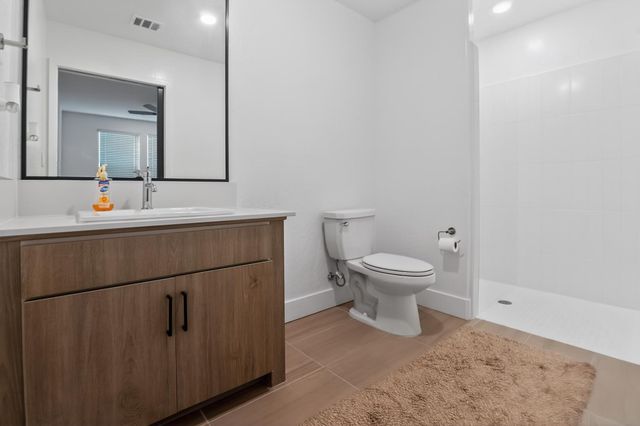 10970 N Honeysuckle Drive, Fresno, CA 93730