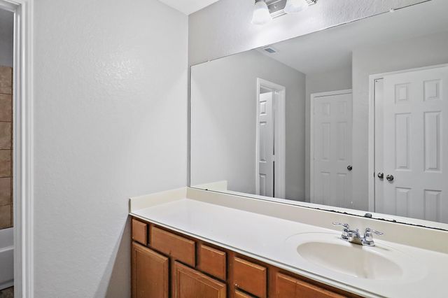 15607 Sheldon Ridge Way, Houston, TX 77044