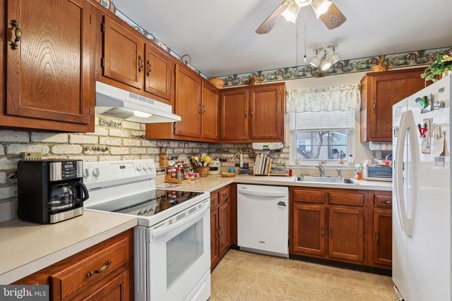 24 SAINT DAVIDS PL, Southampton, NJ 08088