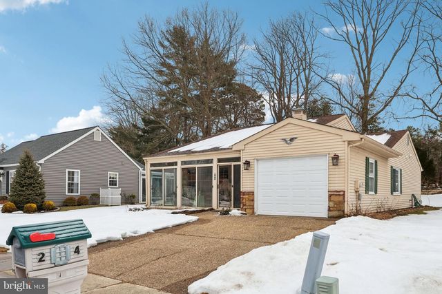 24 SAINT DAVIDS PL, Southampton, NJ 08088