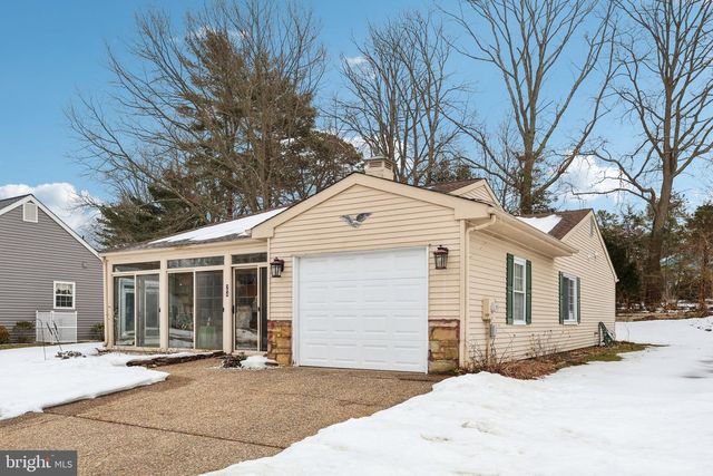 24 SAINT DAVIDS PL, Southampton, NJ 08088