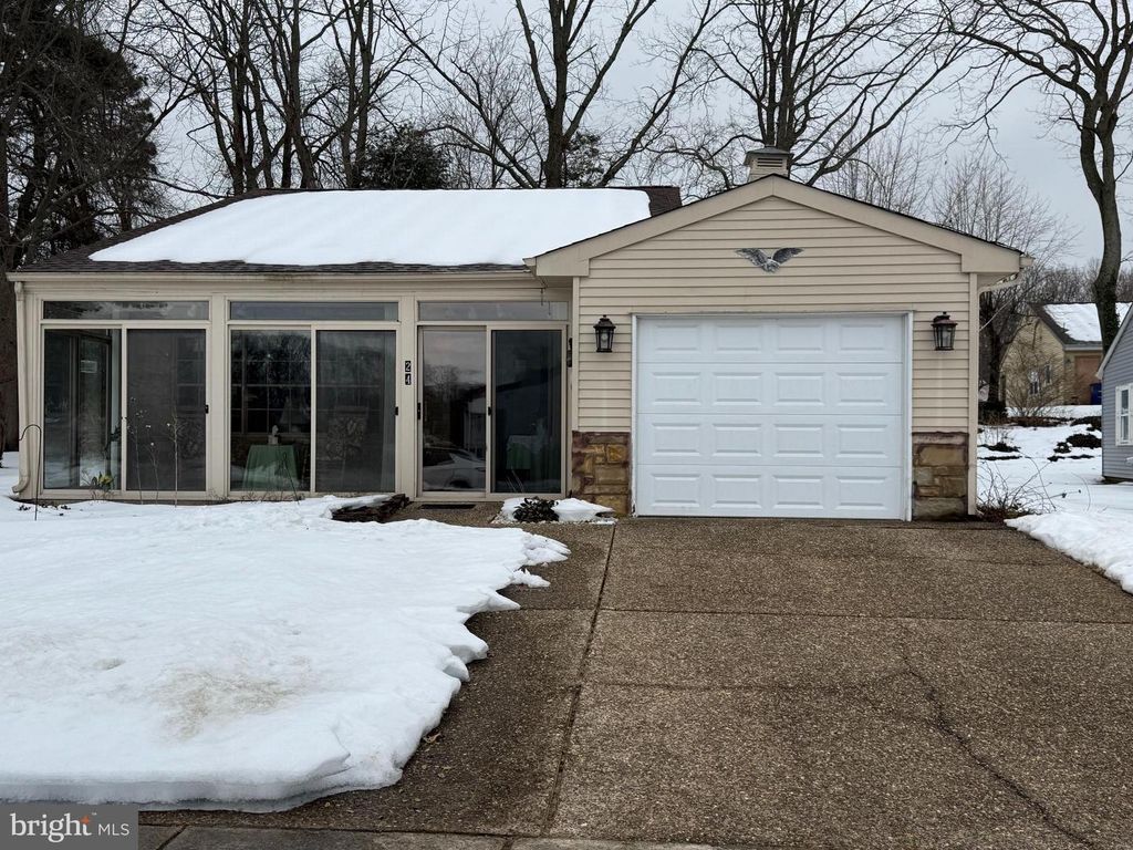 24 SAINT DAVIDS PL, Southampton, NJ 08088