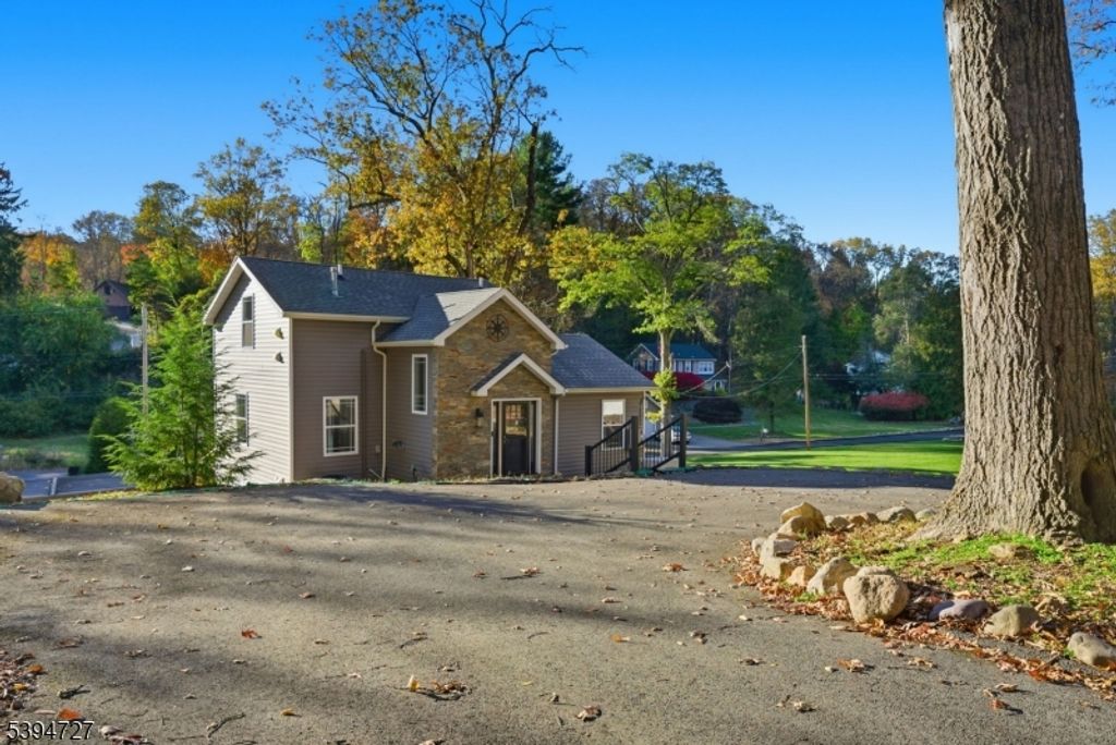 114 Townsend Rd, Wanaque Boro, NJ 07465