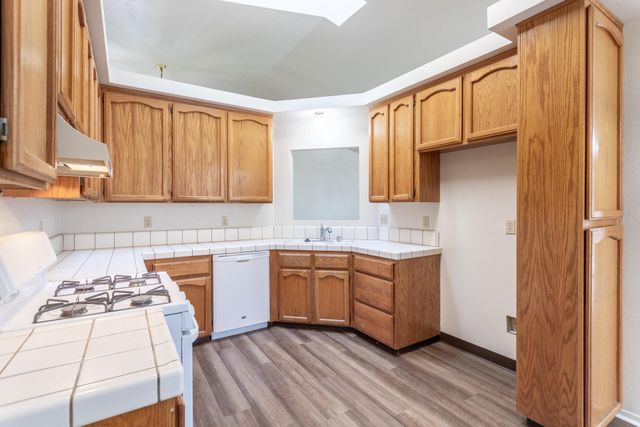 2517 Atrium Way, Redding, CA 96003