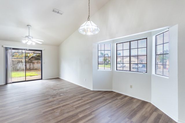 2517 Atrium Way, Redding, CA 96003