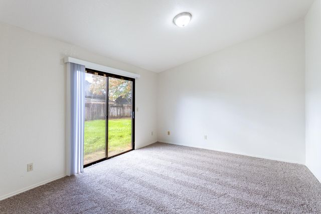 2517 Atrium Way, Redding, CA 96003