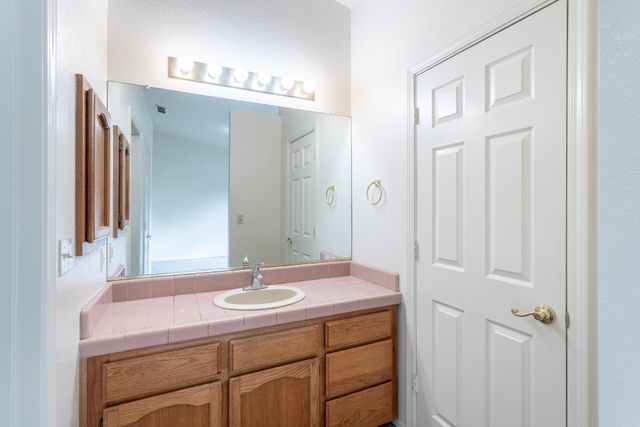 2517 Atrium Way, Redding, CA 96003