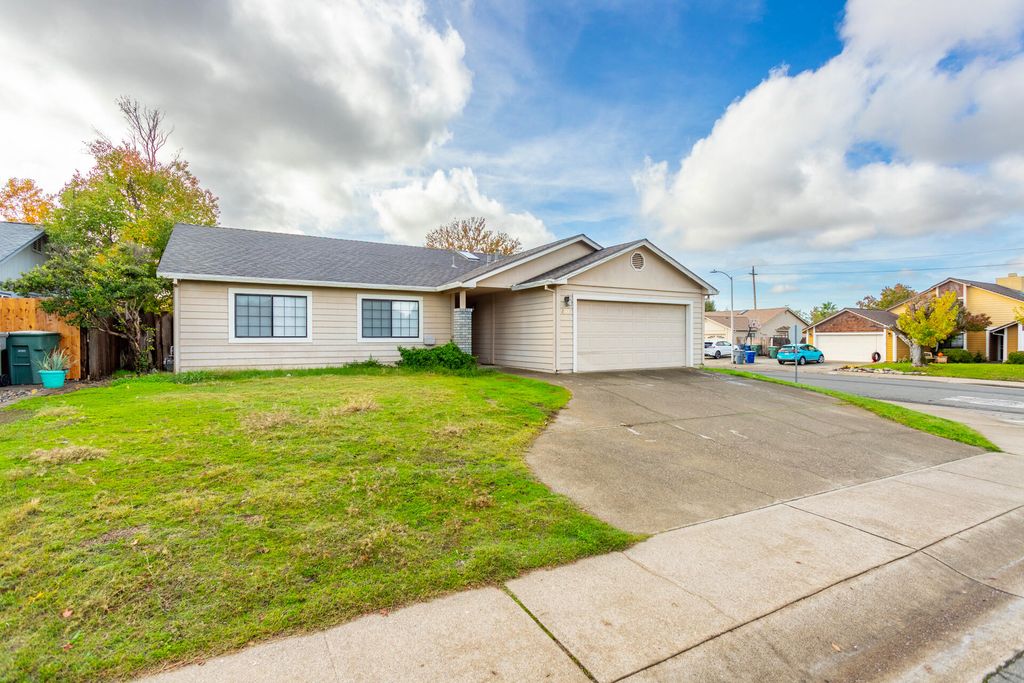 2517 Atrium Way, Redding, CA 96003