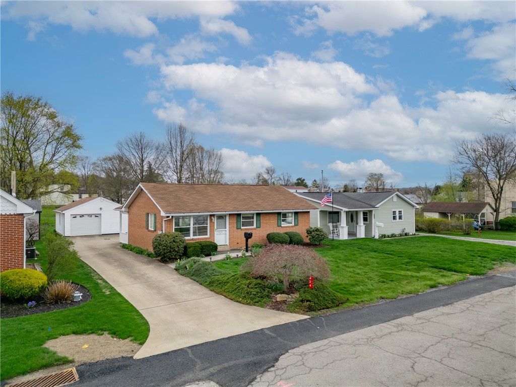 424 E New Castle Street, Harmony Boro, PA 16063