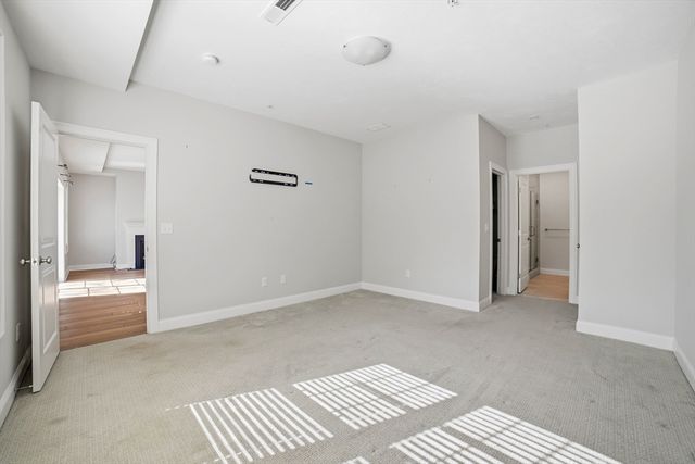 707 Southwood Ln 707, Clinton, MA 01510