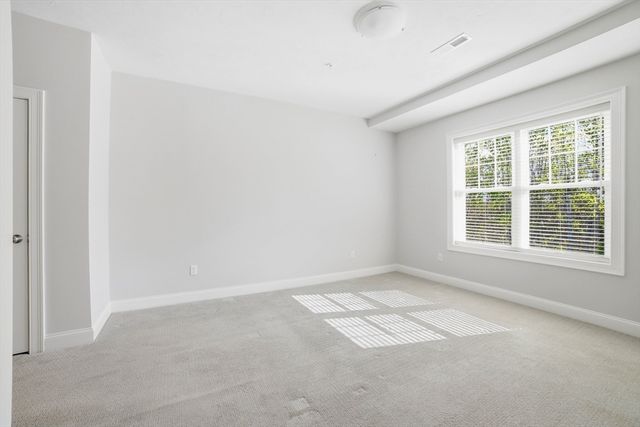 707 Southwood Ln 707, Clinton, MA 01510