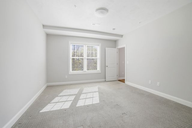 707 Southwood Ln 707, Clinton, MA 01510