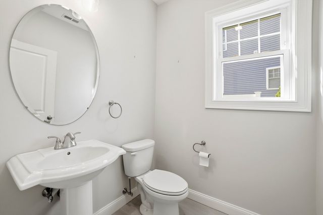 707 Southwood Ln 707, Clinton, MA 01510