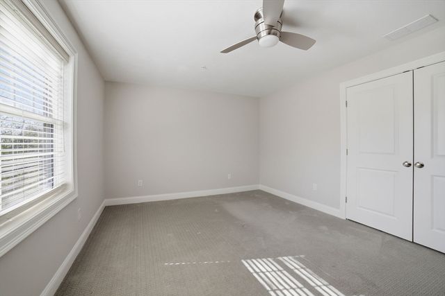 707 Southwood Ln 707, Clinton, MA 01510