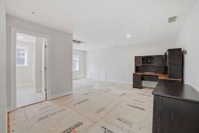 707 Southwood Ln 707, Clinton, MA 01510