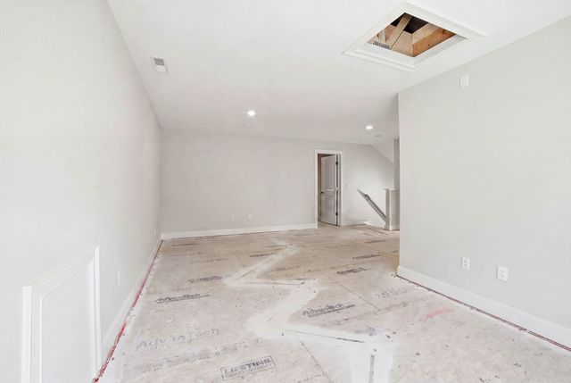 707 Southwood Ln 707, Clinton, MA 01510
