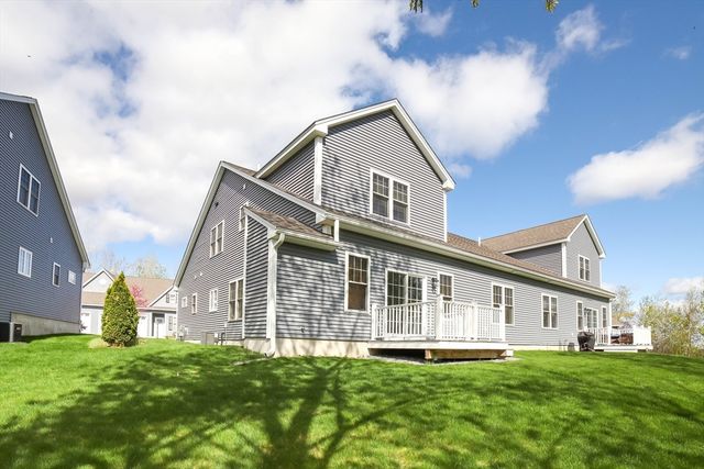 707 Southwood Ln 707, Clinton, MA 01510