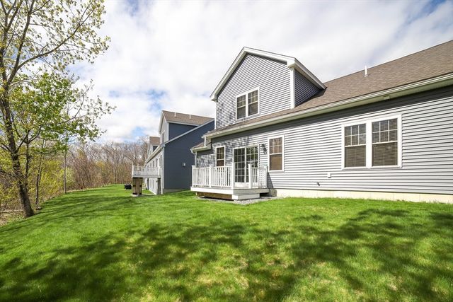 707 Southwood Ln 707, Clinton, MA 01510