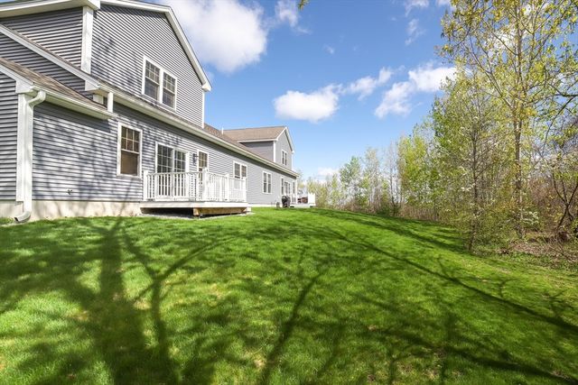 707 Southwood Ln 707, Clinton, MA 01510