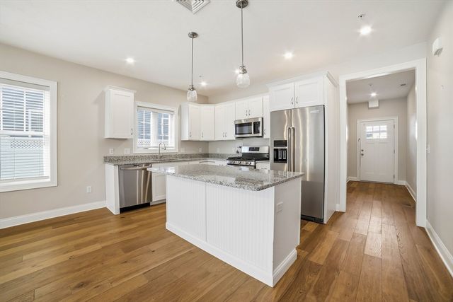 707 Southwood Ln 707, Clinton, MA 01510