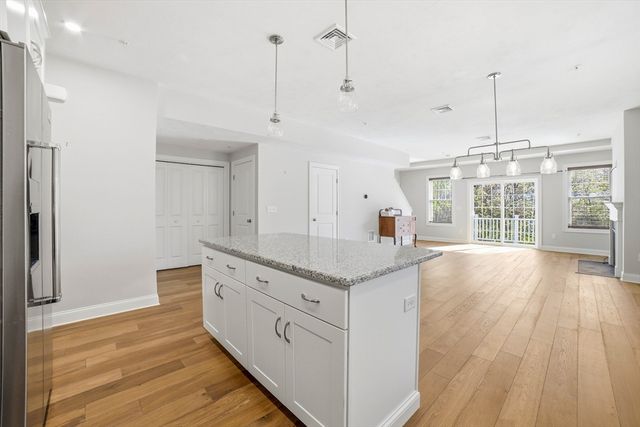 707 Southwood Ln 707, Clinton, MA 01510