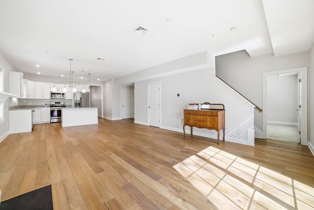 707 Southwood Ln 707, Clinton, MA 01510