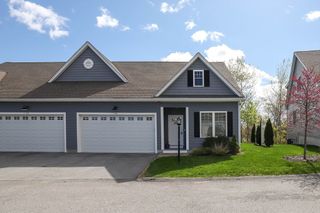 707 Southwood Ln 707, Clinton, MA 01510