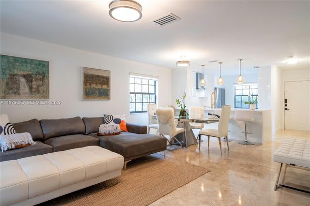 576 Westree Ln 576, Plantation, FL 33324