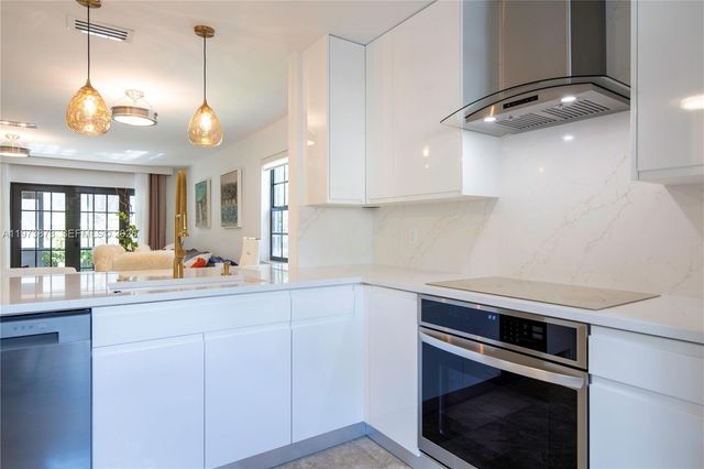 576 Westree Ln 576, Plantation, FL 33324