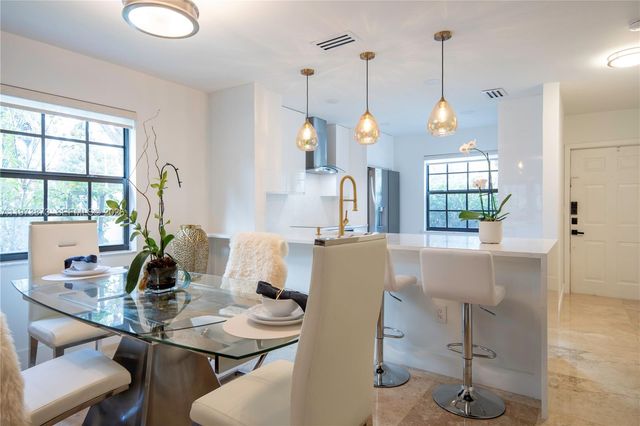 576 Westree Ln 576, Plantation, FL 33324