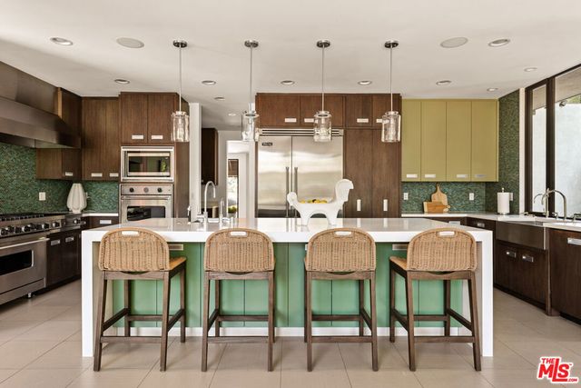 17352 MAGNOLIA Boulevard, Encino, CA 91316