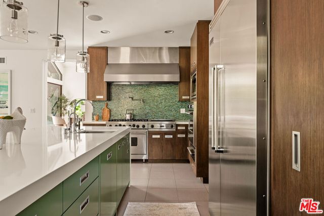 17352 MAGNOLIA Boulevard, Encino, CA 91316