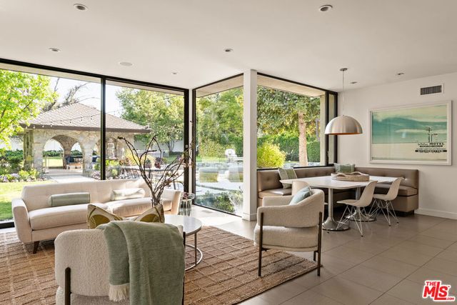 17352 MAGNOLIA Boulevard, Encino, CA 91316