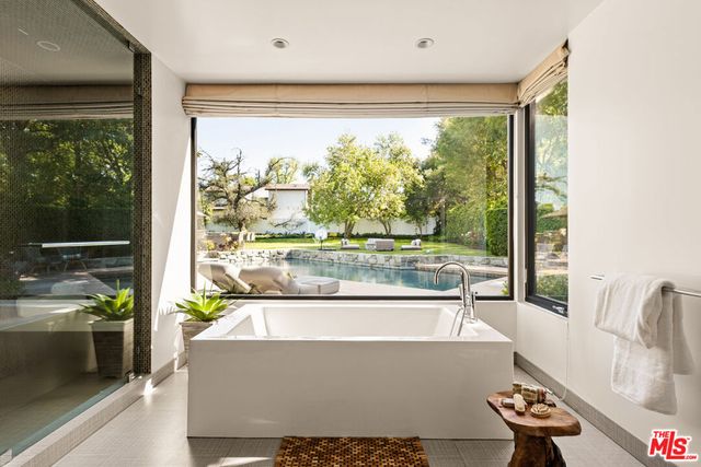 17352 MAGNOLIA Boulevard, Encino, CA 91316
